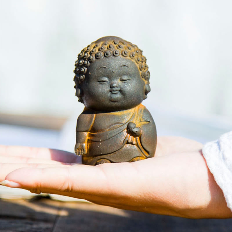 Buddha Stones Piccolo In Piedi Sdraiato Seduto Carino Buddha Polvere di Ferro Ruggine Statua in Resina Decorazione per la Casa
