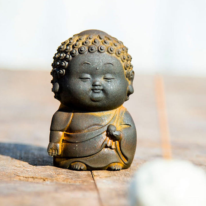Buddha Stones Piccolo In Piedi Sdraiato Seduto Carino Buddha Polvere di Ferro Ruggine Statua in Resina Decorazione per la Casa