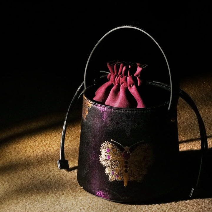 Borsa a tracolla in broccato con scritta "Butterfly Song" di Buddha Stones