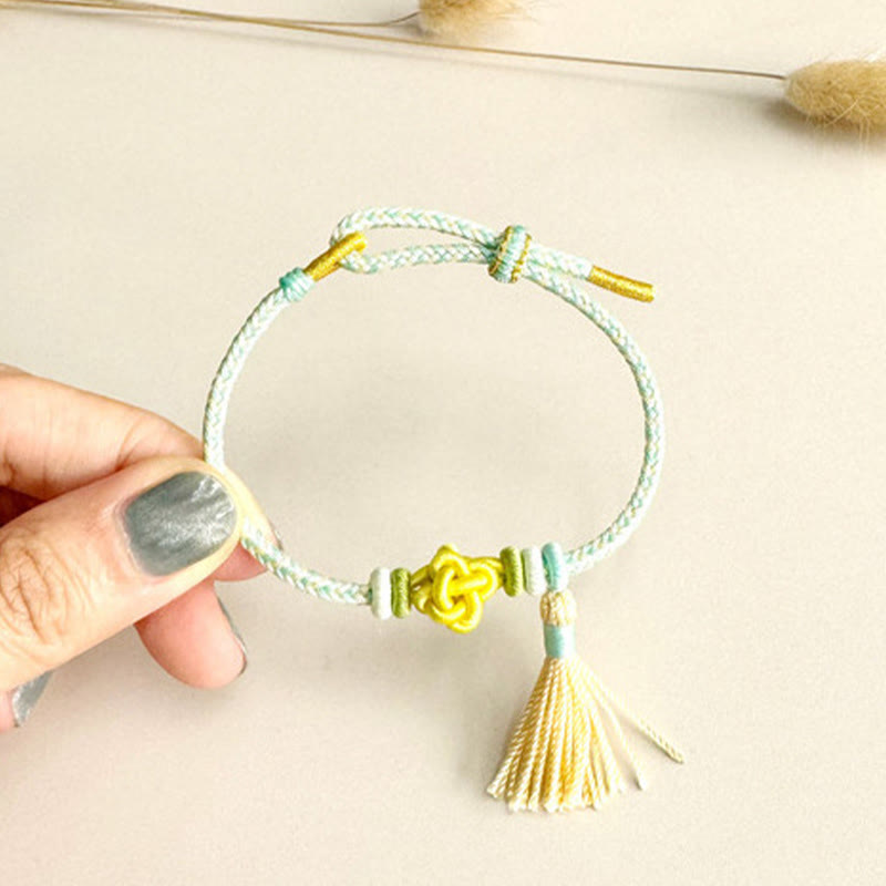 Braccialetto di protezione con nappe con nodo in fiore di pesco e Buddha Stones colorate