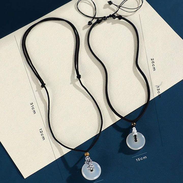 Buddha Stones Agata bianca Argento Sterling 999 Onice nero Sandalo verde Pi Xiu Fibbia della pace Collana con ciondolo Sei parole vere