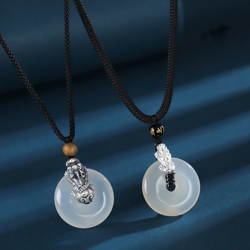 Buddha Stones Agata bianca Argento Sterling 999 Onice nero Sandalo verde Pi Xiu Fibbia della pace Collana con ciondolo Sei parole vere - image 1