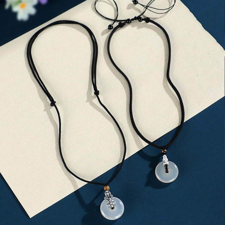 Buddha Stones Agata bianca Argento Sterling 999 Onice nero Sandalo verde Pi Xiu Fibbia della pace Collana con ciondolo Sei parole vere
