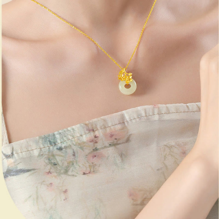 Collana con ciondolo a forma di fiore di pesco, fibbia della pace in argento sterling 999, Buddha Stones, giada di Hetian