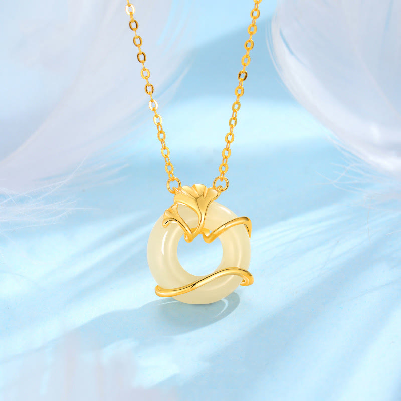 Collana con ciondolo a forma di foglia di ginkgo con fibbia della pace in argento sterling 925 Buddha Stones in giada Hetian - Giada Hetian in argento sterling 925 dorato - image 0