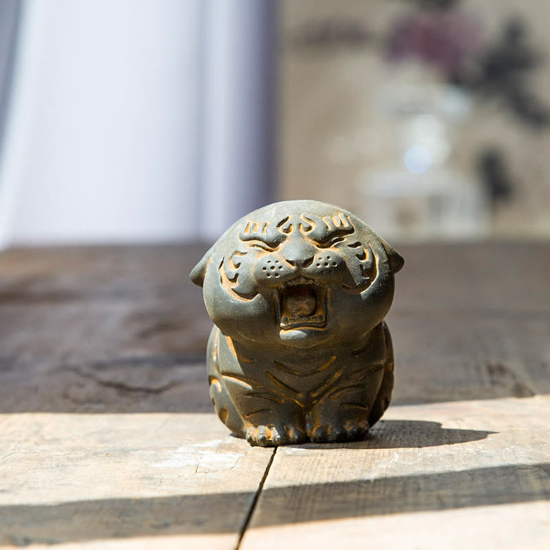 Buddha Stones Mini Carino Tigre Ferro Polvere Ruggine Statua Resina Decorazione Casa - Versione ruggine 6*5,5 cm - image 0