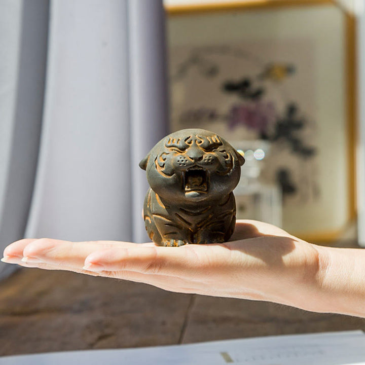 Buddha Stones Mini Carino Tigre Ferro Polvere Ruggine Statua Resina Decorazione Casa
