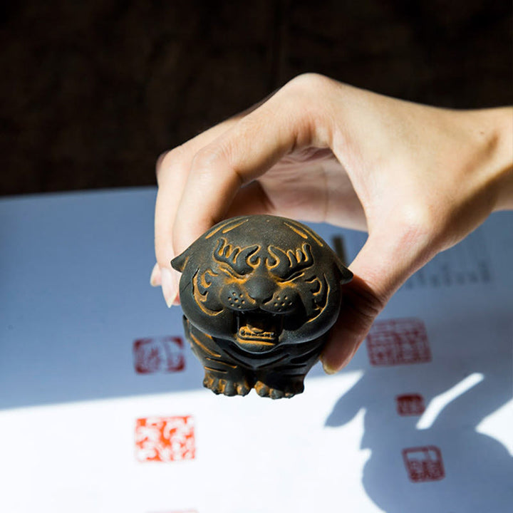 Buddha Stones Mini Carino Tigre Ferro Polvere Ruggine Statua Resina Decorazione Casa - image 11
