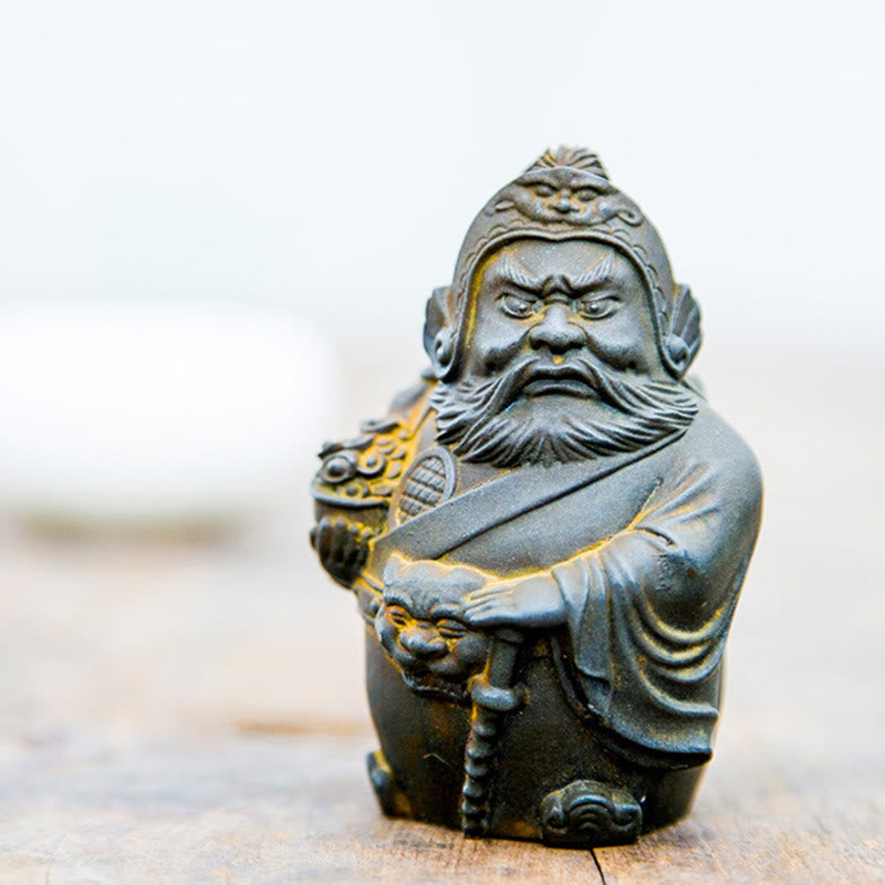 Buddha Stones Fatto a mano Letterario Militare Dio della Ricchezza Polvere di Ferro Ruggine Statua in Resina Decorazione per la Casa