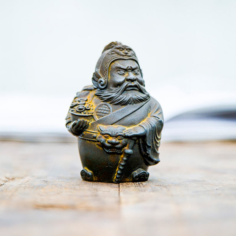 Buddha Stones Fatto a mano Letterario Militare Dio della Ricchezza Polvere di Ferro Ruggine Statua in Resina Decorazione per la Casa
