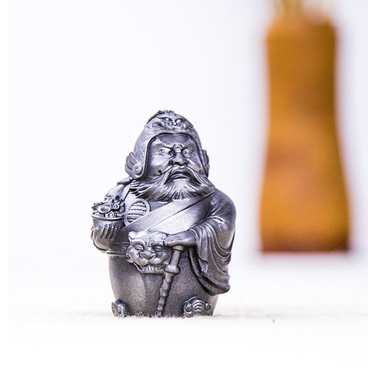 Buddha Stones Fatto a mano Letterario Militare Dio della Ricchezza Polvere di Ferro Ruggine Statua in Resina Decorazione per la Casa