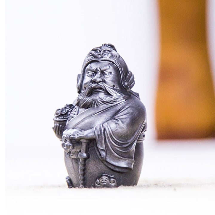 Buddha Stones Fatto a mano Letterario Militare Dio della Ricchezza Polvere di Ferro Ruggine Statua in Resina Decorazione per la Casa