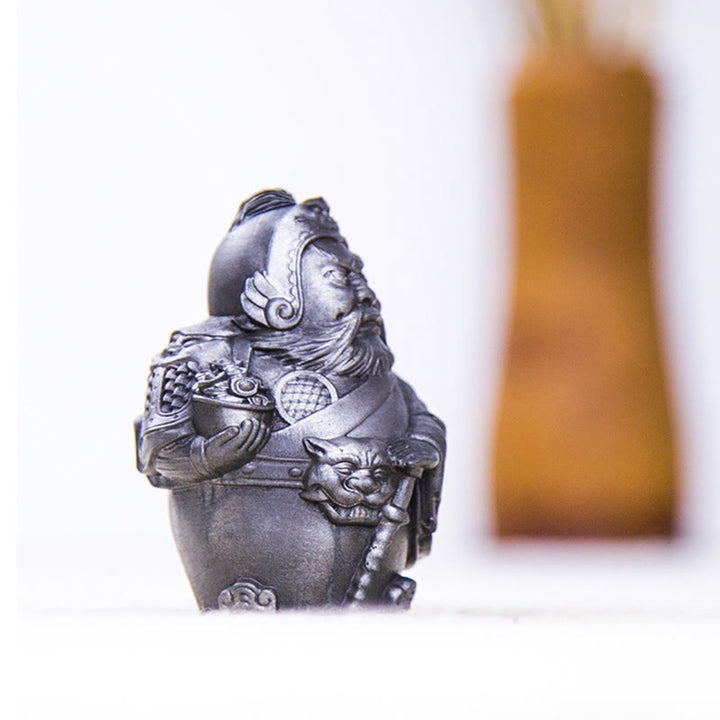 Buddha Stones Fatto a mano Letterario Militare Dio della Ricchezza Polvere di Ferro Ruggine Statua in Resina Decorazione per la Casa