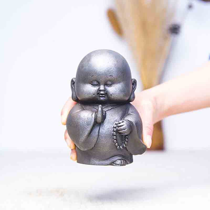 Statua in resina fusa Buddha Stones fatta a mano, piccolo monaco, in polvere di ferro, decorazione per la casa