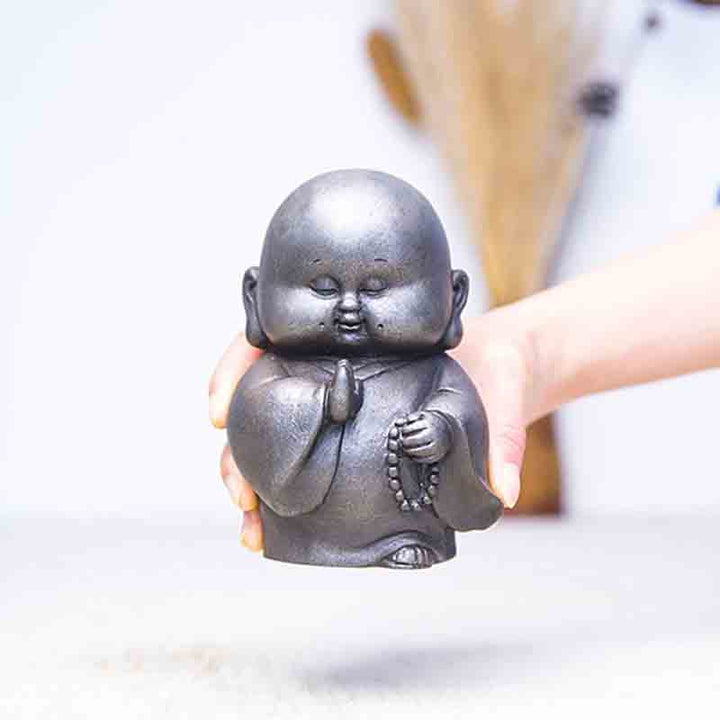 Statua in resina fusa Buddha Stones fatta a mano, piccolo monaco, in polvere di ferro, decorazione per la casa