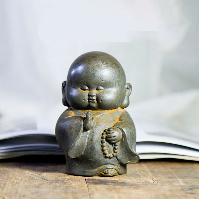 Statua in resina fusa Buddha Stones fatta a mano, piccolo monaco, in polvere di ferro, decorazione per la casa
