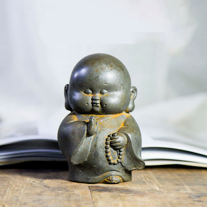 Statua in resina fusa Buddha Stones fatta a mano, piccolo monaco, in polvere di ferro, decorazione per la casa