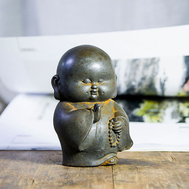 Statua in resina fusa Buddha Stones fatta a mano, piccolo monaco, in polvere di ferro, decorazione per la casa