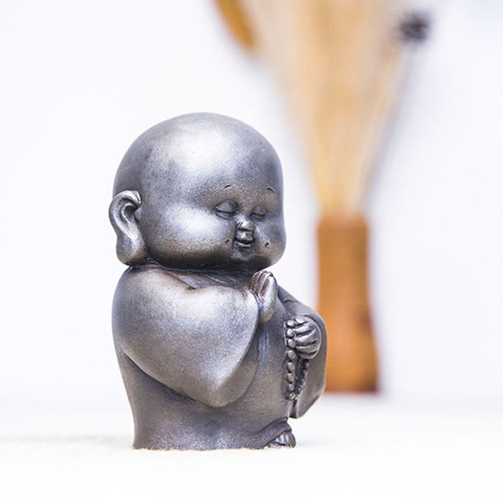Statua in resina fusa Buddha Stones fatta a mano, piccolo monaco, in polvere di ferro, decorazione per la casa