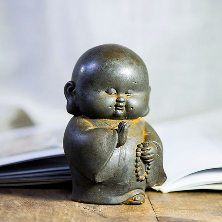 Statua in resina fusa Buddha Stones fatta a mano, piccolo monaco, in polvere di ferro, decorazione per la casa