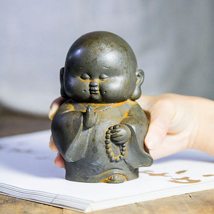 Statua in resina fusa Buddha Stones fatta a mano, piccolo monaco, in polvere di ferro, decorazione per la casa