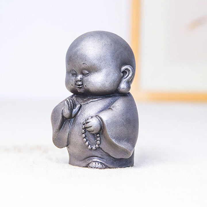 Statua in resina fusa Buddha Stones fatta a mano, piccolo monaco, in polvere di ferro, decorazione per la casa