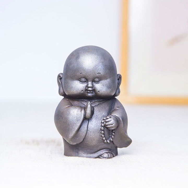 Statua in resina fusa Buddha Stones fatta a mano, piccolo monaco, in polvere di ferro, decorazione per la casa