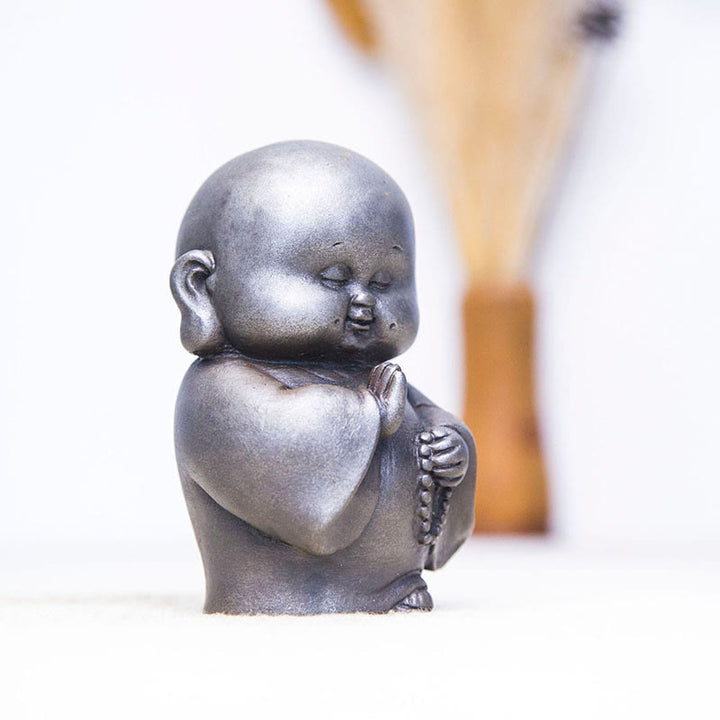 Statua in resina fusa Buddha Stones fatta a mano, piccolo monaco, in polvere di ferro, decorazione per la casa