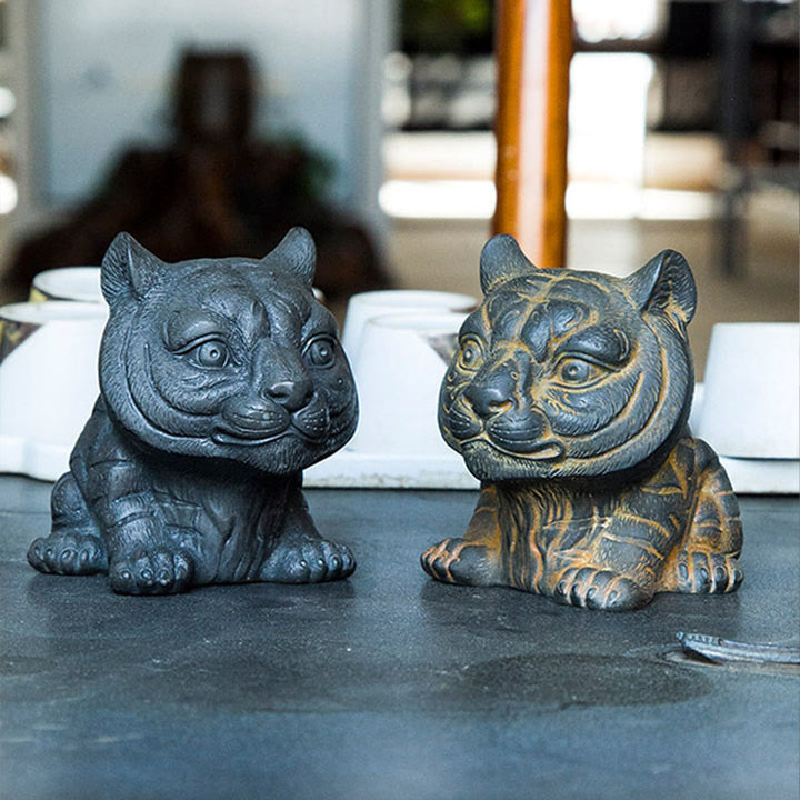 Buddha Stones Fatto a mano Piccola adorabile tigre in polvere di ferro ruggine statua in resina fusa decorazione per la casa - image 16