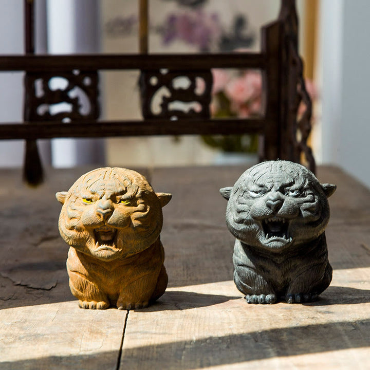 Statua in resina Buddha Stones con polvere di ferro e ruggine fatta a mano in miniatura di tigre ruggente, decorazione per la casa