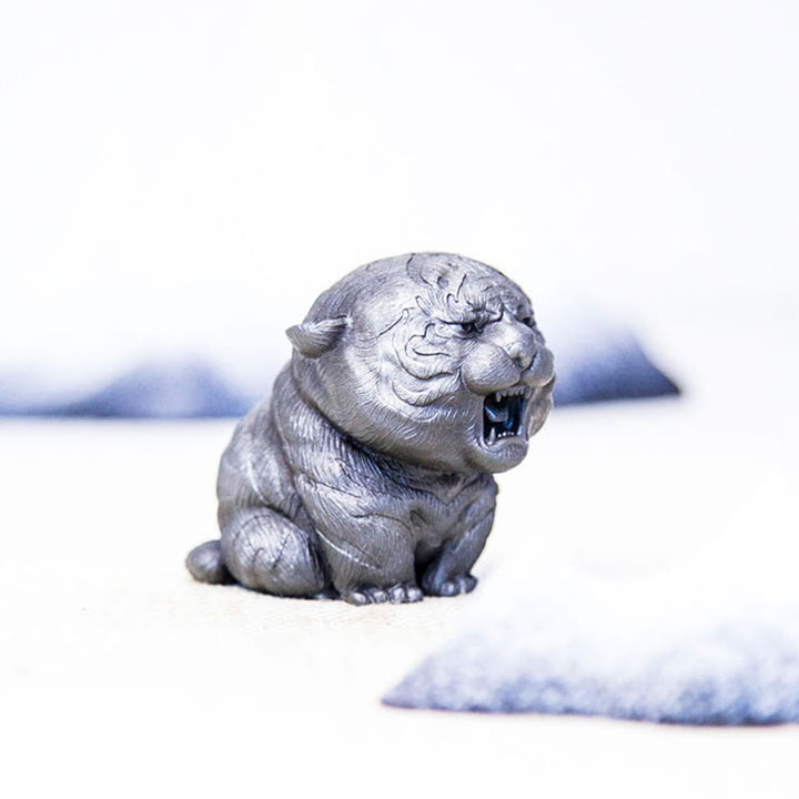 Statua in resina Buddha Stones con polvere di ferro e ruggine fatta a mano in miniatura di tigre ruggente, decorazione per la casa