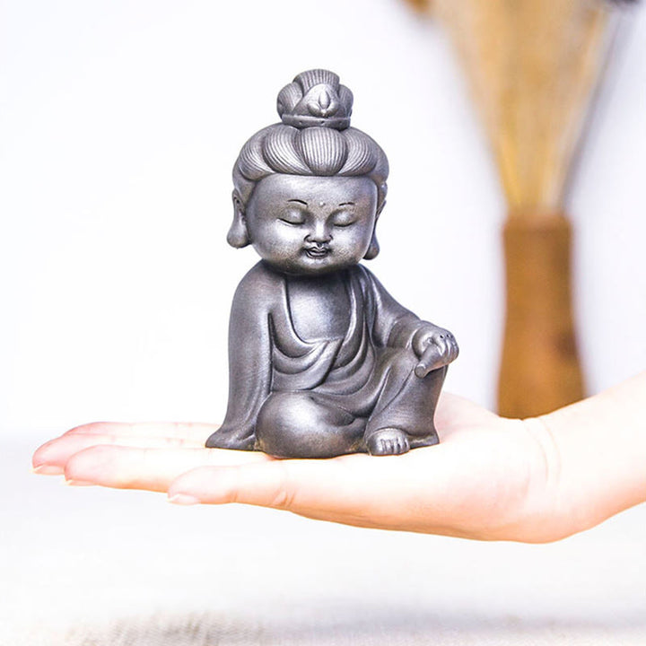 Buddha Stones Fatte a mano Ksitigarbha Kwan Yin Guanyin Avalokitesvara Tathagata Polvere di ferro Ruggine Statua in resina colata Decorazione della casa