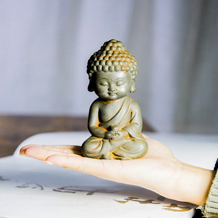 Buddha Stones Fatte a mano Ksitigarbha Kwan Yin Guanyin Avalokitesvara Tathagata Polvere di ferro Ruggine Statua in resina colata Decorazione della casa