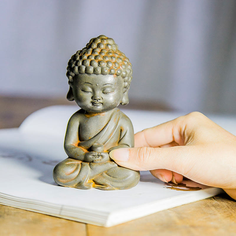 Buddha Stones Fatte a mano Ksitigarbha Kwan Yin Guanyin Avalokitesvara Tathagata Polvere di ferro Ruggine Statua in resina colata Decorazione della casa