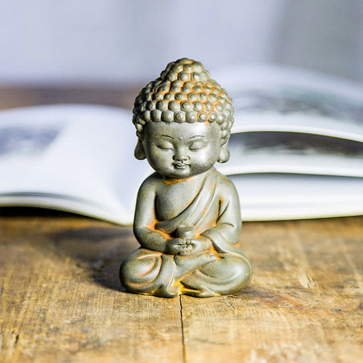 Buddha Stones Fatte a mano Ksitigarbha Kwan Yin Guanyin Avalokitesvara Tathagata Polvere di ferro Ruggine Statua in resina colata Decorazione della casa