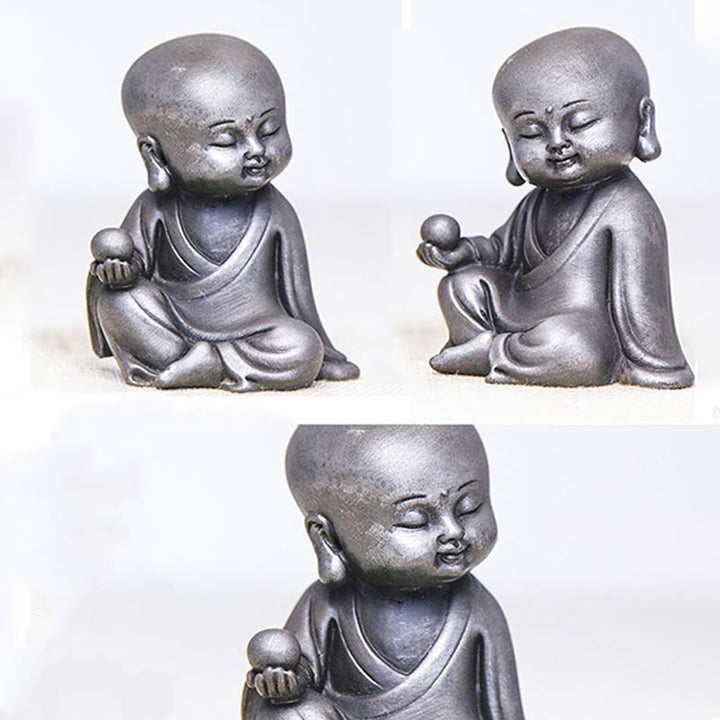 Buddha Stones Fatte a mano Ksitigarbha Kwan Yin Guanyin Avalokitesvara Tathagata Polvere di ferro Ruggine Statua in resina colata Decorazione della casa