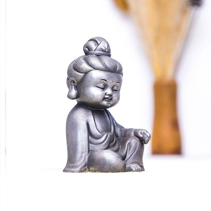Buddha Stones Fatte a mano Ksitigarbha Kwan Yin Guanyin Avalokitesvara Tathagata Polvere di ferro Ruggine Statua in resina colata Decorazione della casa