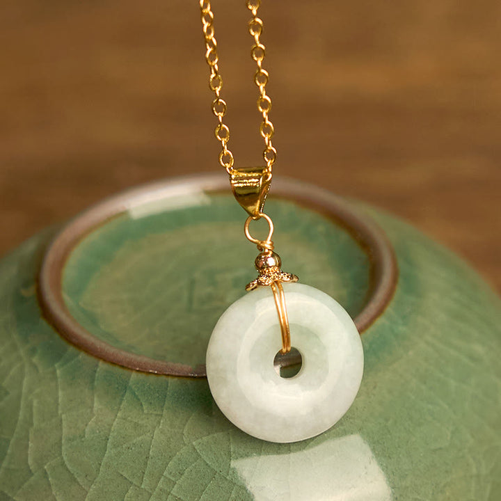 Collana con ciondolo portafortuna con fibbia della pace in giada Buddha Stones