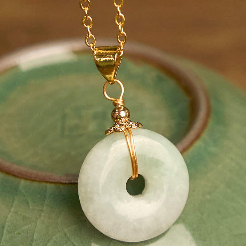 Collana con ciondolo portafortuna con fibbia della pace in giada Buddha Stones