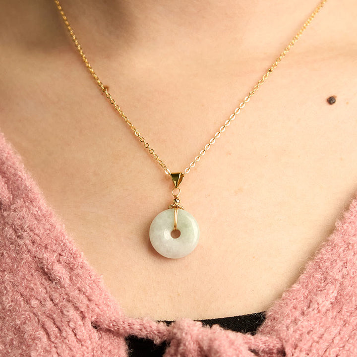 Collana con ciondolo portafortuna con fibbia della pace in giada Buddha Stones