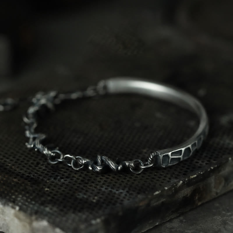 Braccialetto di protezione a metà con motivo a martello in argento sterling Buddha Stones