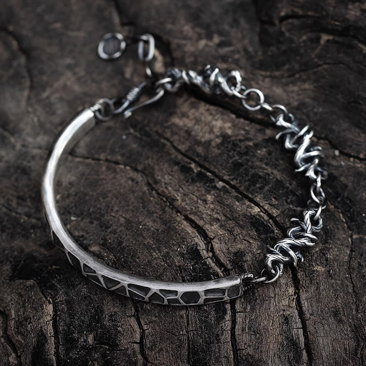 Braccialetto di protezione a metà con motivo a martello in argento sterling Buddha Stones