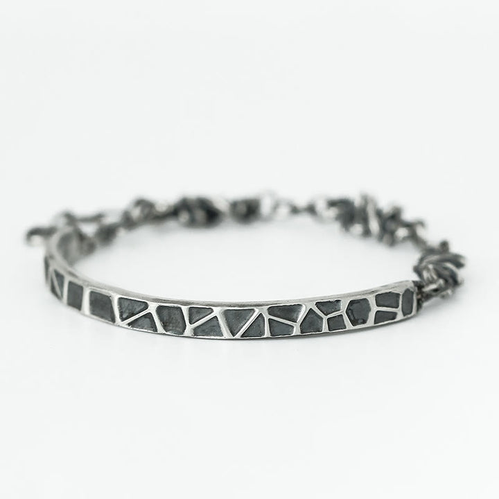 Braccialetto di protezione a metà con motivo a martello in argento sterling Buddha Stones