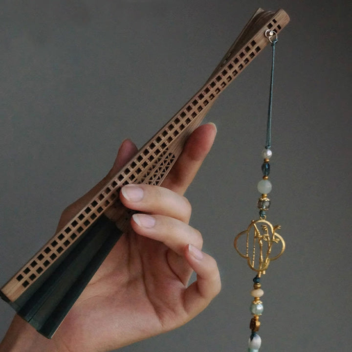 Buddha Stones Ventaglio pieghevole in bambù con nappe e costole cave in seta verde scuro - image 16