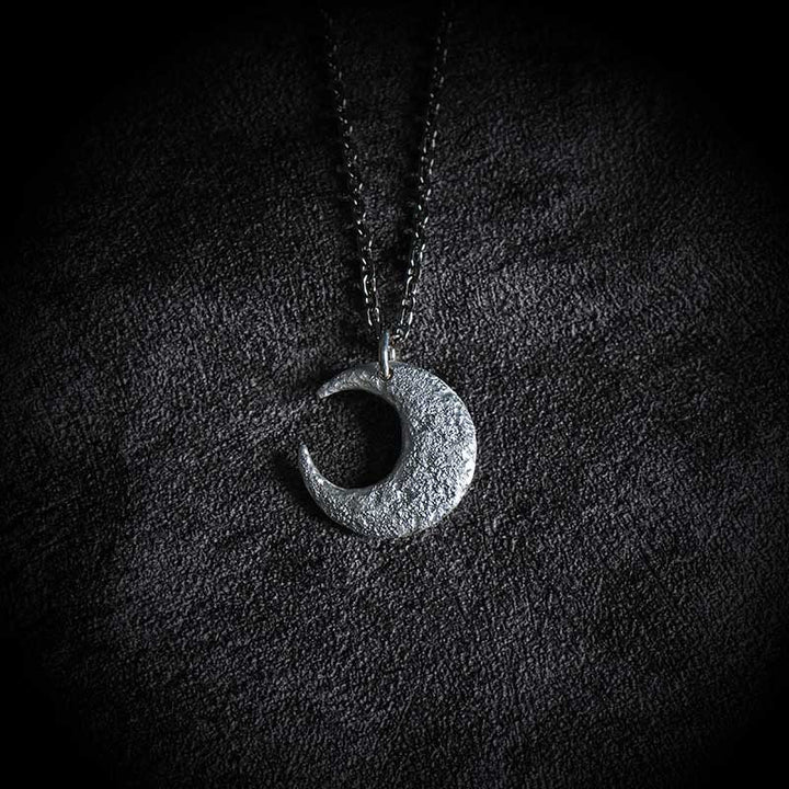 Collana con ciondolo a forma di luna in argento sterling 999 Buddha Stones