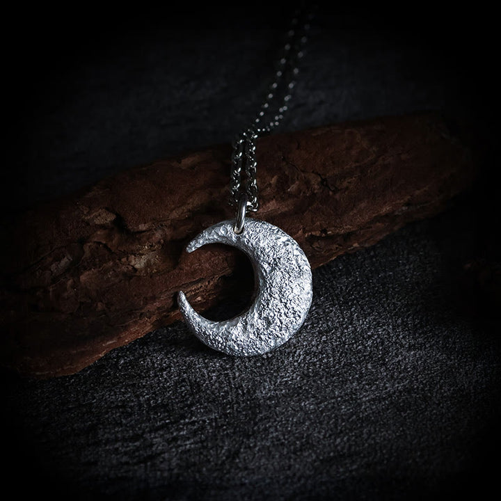Collana con ciondolo a forma di luna in argento sterling 999 Buddha Stones