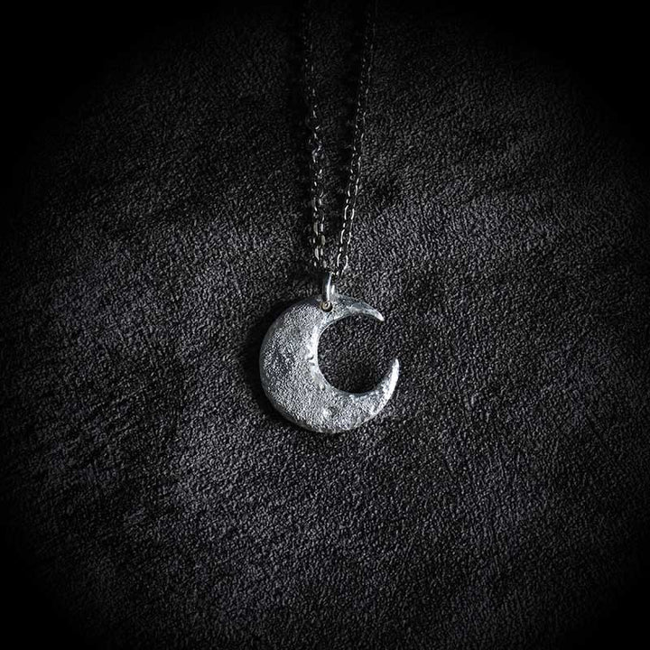 Collana con ciondolo a forma di luna in argento sterling 999 Buddha Stones