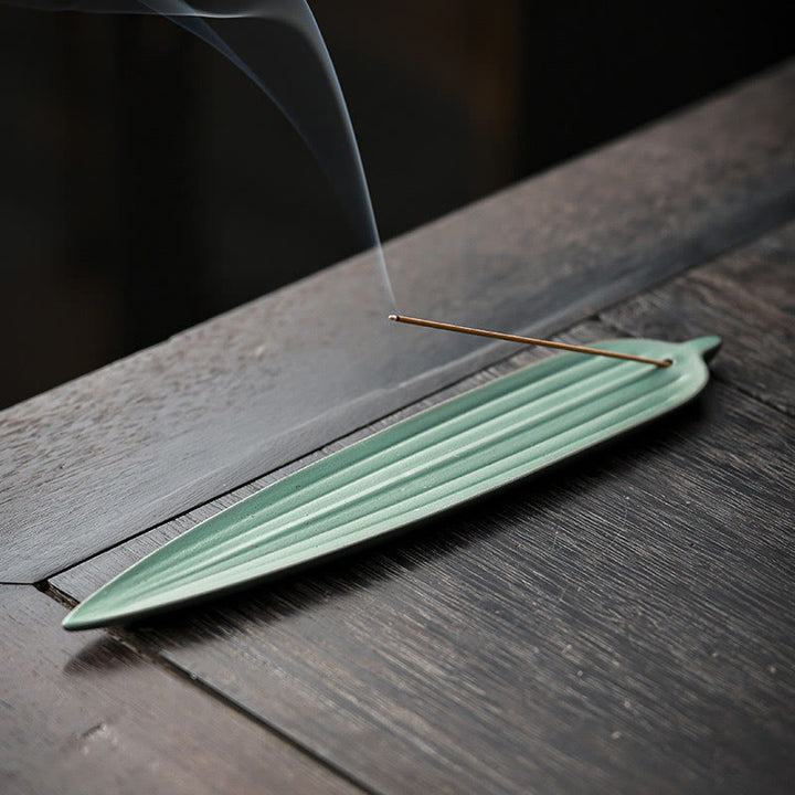 Buddha Stones Foglia di bambù verde Bruciatore di incenso in ceramica Decorazione curativa - Verde scuro 22,2*4,3*0,8 cm - image 0