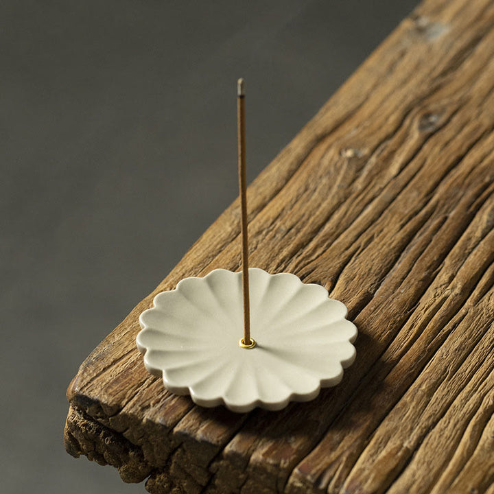 Buddha Stones, loto, fiore di ciliegio, fiore di prugna, crisantemo, bruciatore di incenso in ceramica curativo, decorazione