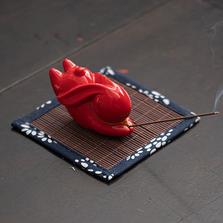 Buddha Stones Coniglio volante Tappetino di bambù Bruciatore di incenso in ceramica curativo Decorazione da scrivania